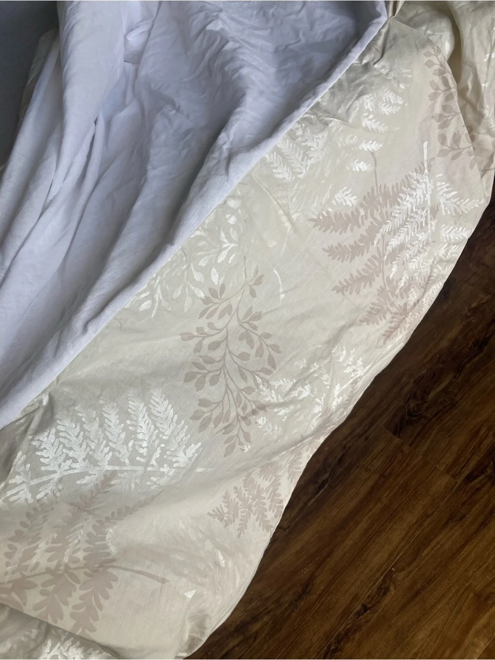 Echo Botanical Bedskirt Full Size - White and Beige Leaf Pattern